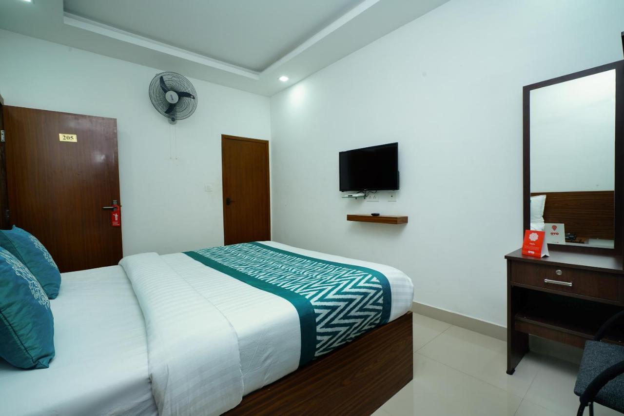 Oyo 6526 Ap Residency City สุลต่านบาเทรี ภายนอก รูปภาพ